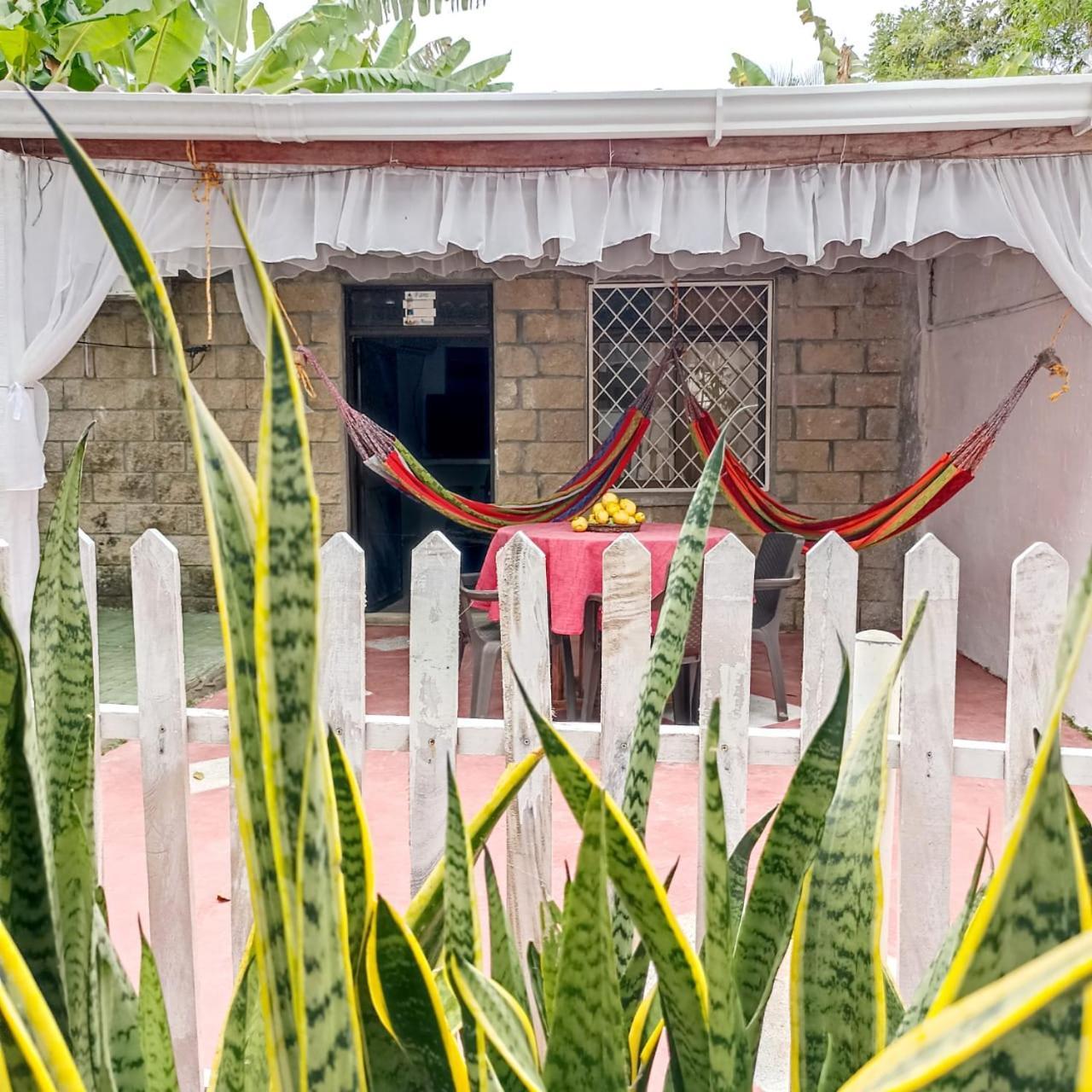 Hostal Corales Tolú エクステリア 写真